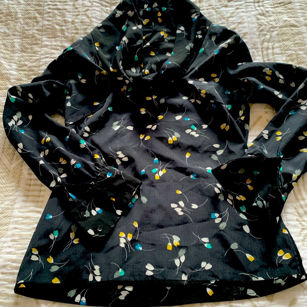 Banana Republic cowl neck blouse. Moody Dark floral top women’s Size small